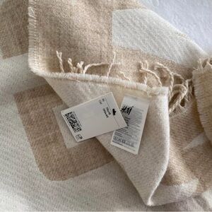 H&M Neutral Beige Magnifique Throw Scarf
